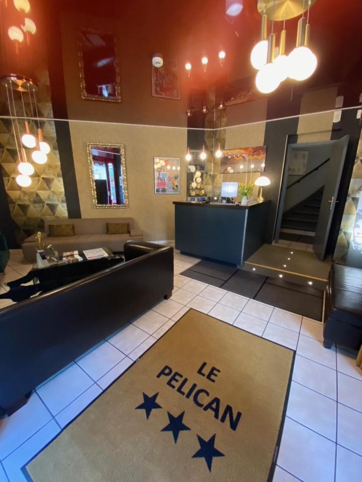 Hotel Le Pelican Charleville-Mézières Exteriör bild
