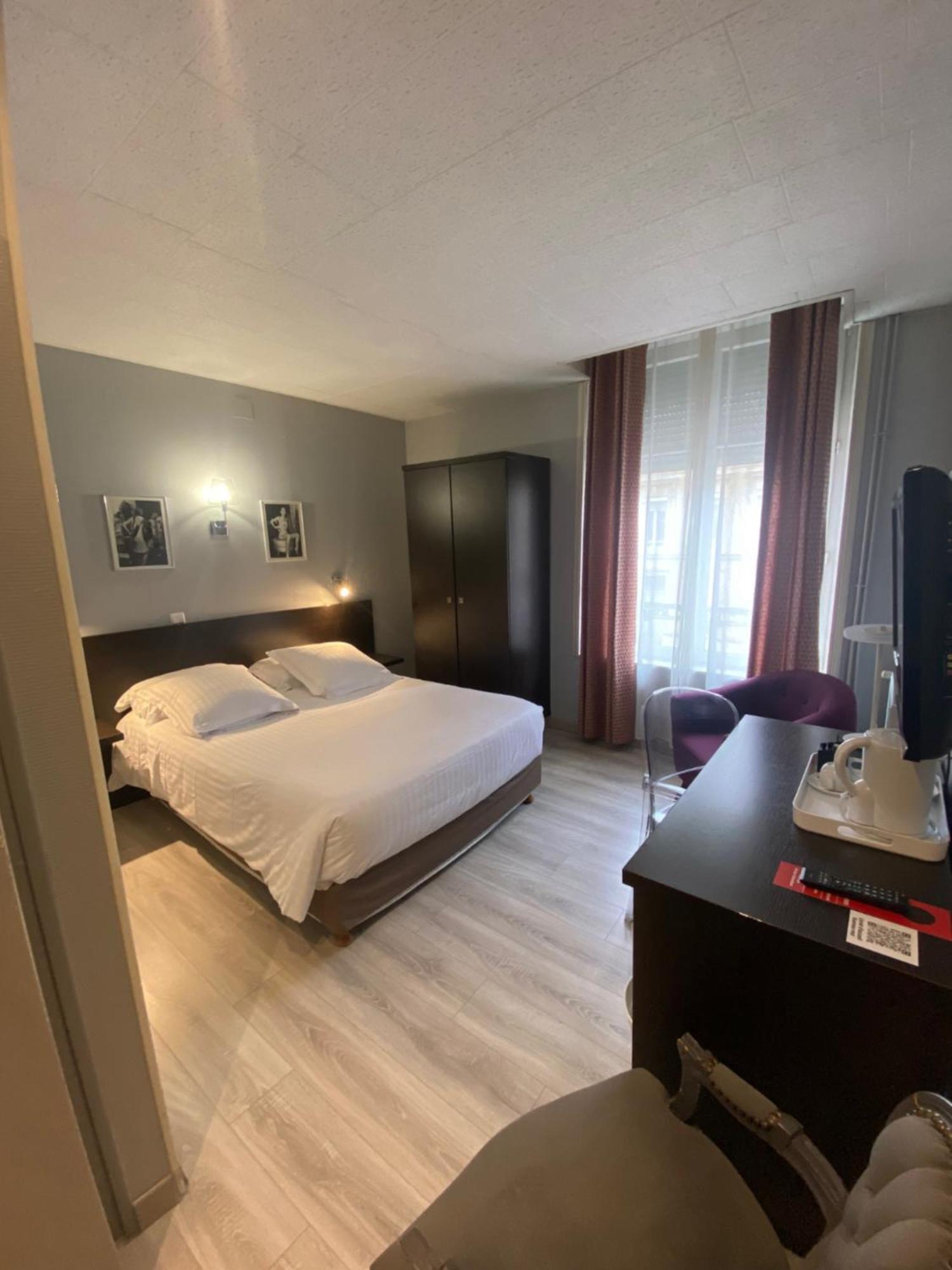 Hotel Le Pelican Charleville-Mézières Exteriör bild