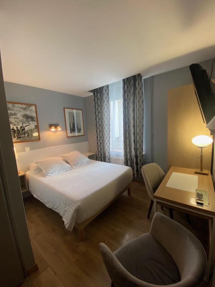 Hotel Le Pelican Charleville-Mézières Exteriör bild