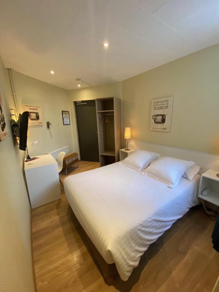 Hotel Le Pelican Charleville-Mézières Exteriör bild
