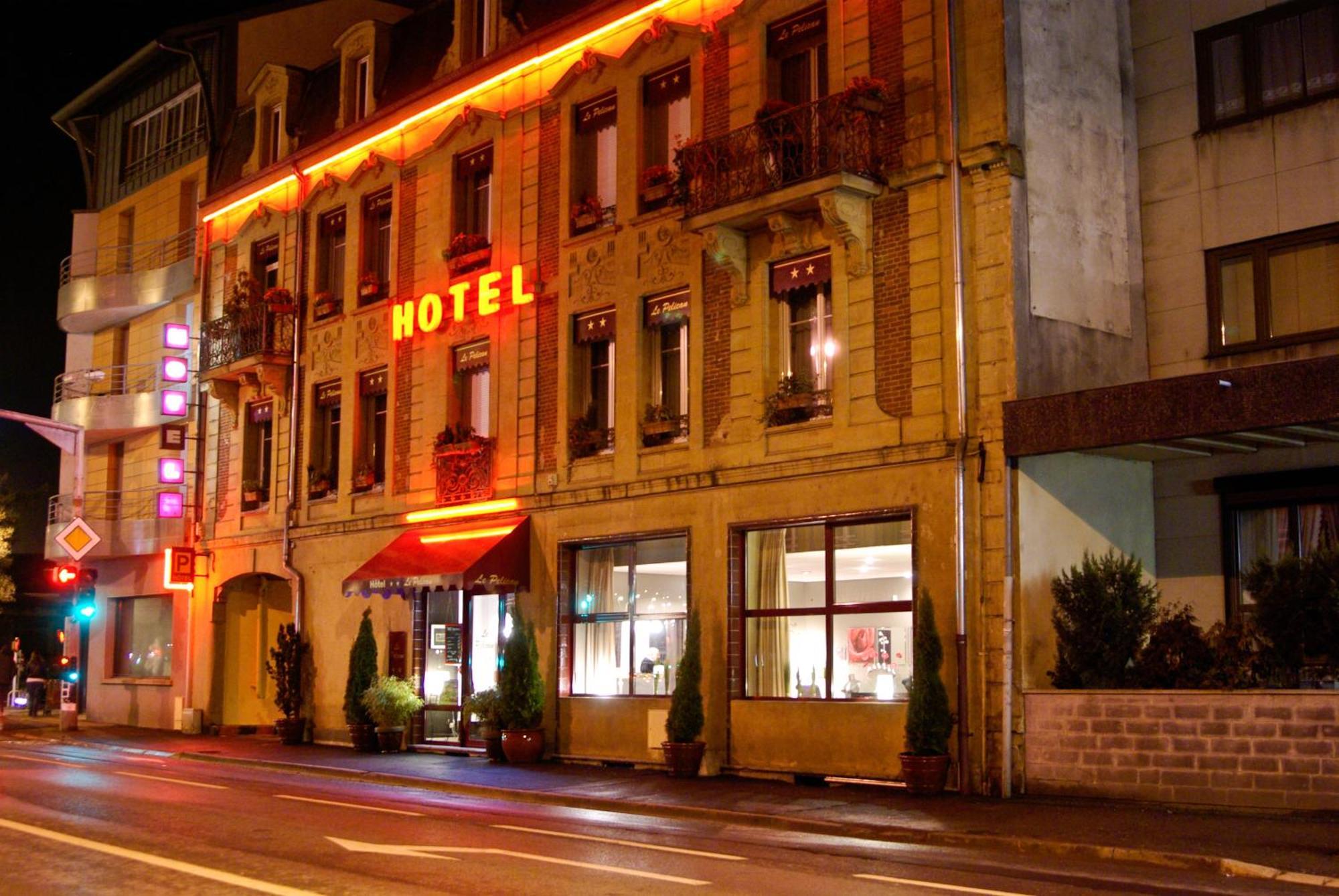 Hotel Le Pelican Charleville-Mézières Exteriör bild